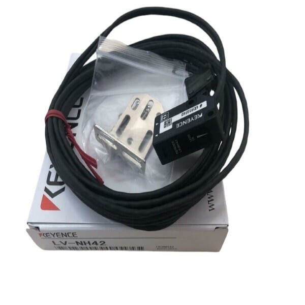 Keyence LV-NH42 Multi-Purpose Digital Laser Sensor Head, Area Beam Reflective
